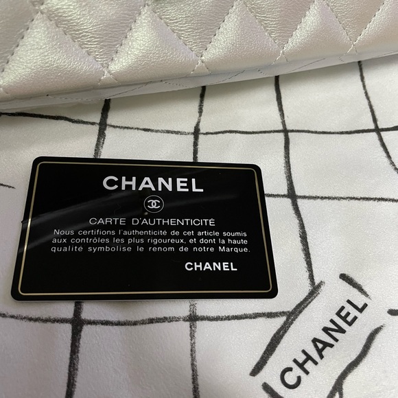 Chanel White Classic Flap Handbag 2021 - Picture 11 of 16